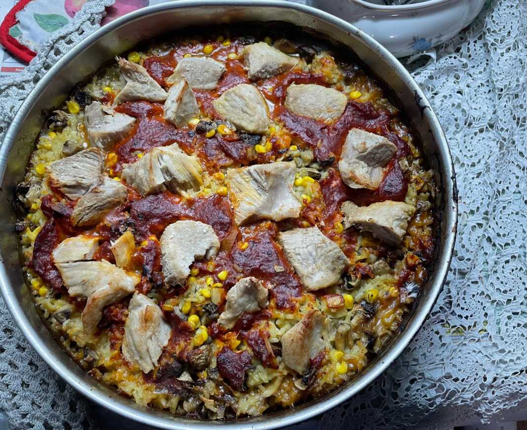 Ρύζι με λαχανικά και χοιρινό στο φούρνο