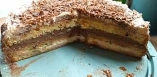 Τούρτα με παντεσπανι και κρέμα Chantilly