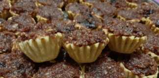 Σπιτικά μπισκότα "καρύδι" γεμισμένα με μαρμελάδα και καρύδια.