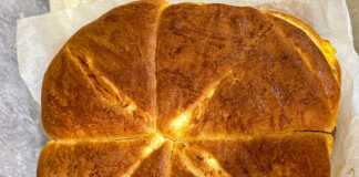 Τριγωνικά τυρόψωμα…Δεν έχω λόγια να περιγράψω το άρωμα στην κουζίνα