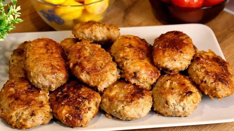 KeftedesLaxano Κεφτέδες με κιμά και λάχανο