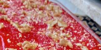 Μπισκοτογλυκό με στρώσεις ζελέ και κρέμα