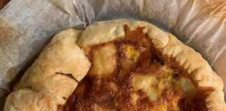 Πίτσα με ανθότυρο Πίτσα με ανθότυρο