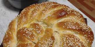 Φρεσκοψημένο αφράτο και μυρωδάτο ψωμί