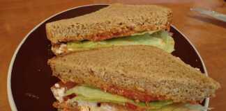 Κρύο σάντουιτς με ψωμί ολικής αλέσεως