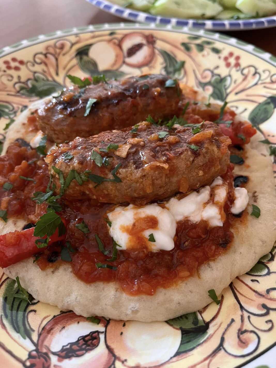 Γιαουρτλού κεμπάπ με χειροποιητες πίτες