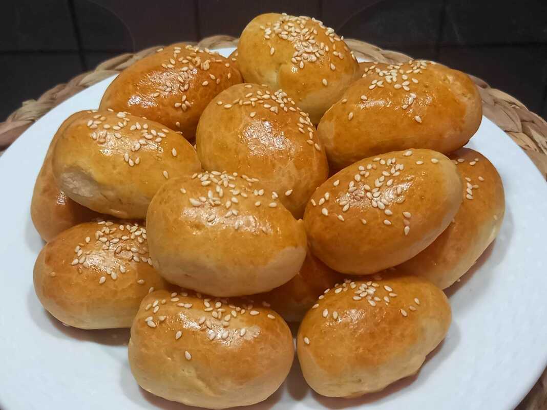 loukanikopitakia Λουκανικοπιτάκια γεμιστά με ροζ σως