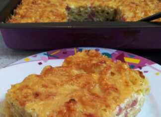 Μακαρονάδα φούρνου (σουφλέ) με χρυσαφένια κρούστα από λιωμένα τυριά, έτοιμη για σερβίρισμα.