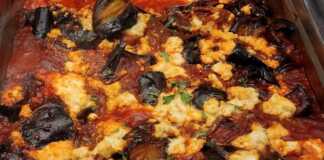 Μελιτζάνες με φέτα και σάλτσα ντομάτας στο φούρνο