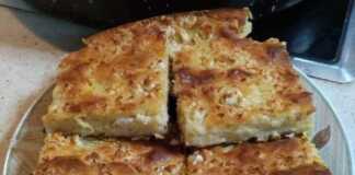 Κομμάτια Μπατζίνα σε πιάτο, που αναδεικνύει την υφή του χυλού με τα κολοκυθάκια και τα τυριά