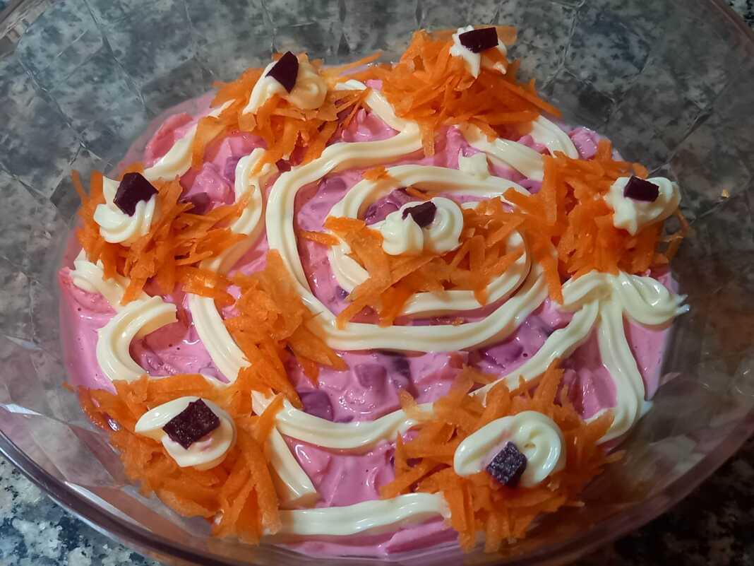 Δροσερή σαλάτα με παντζάρι και ξινόμηλο