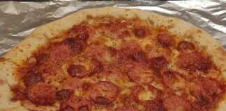 Εύκολη και γρήγορη ζύμη πίτσας με 2 υλικά