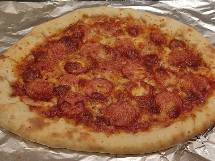 Εύκολη και γρήγορη ζύμη πίτσας με 2 υλικά