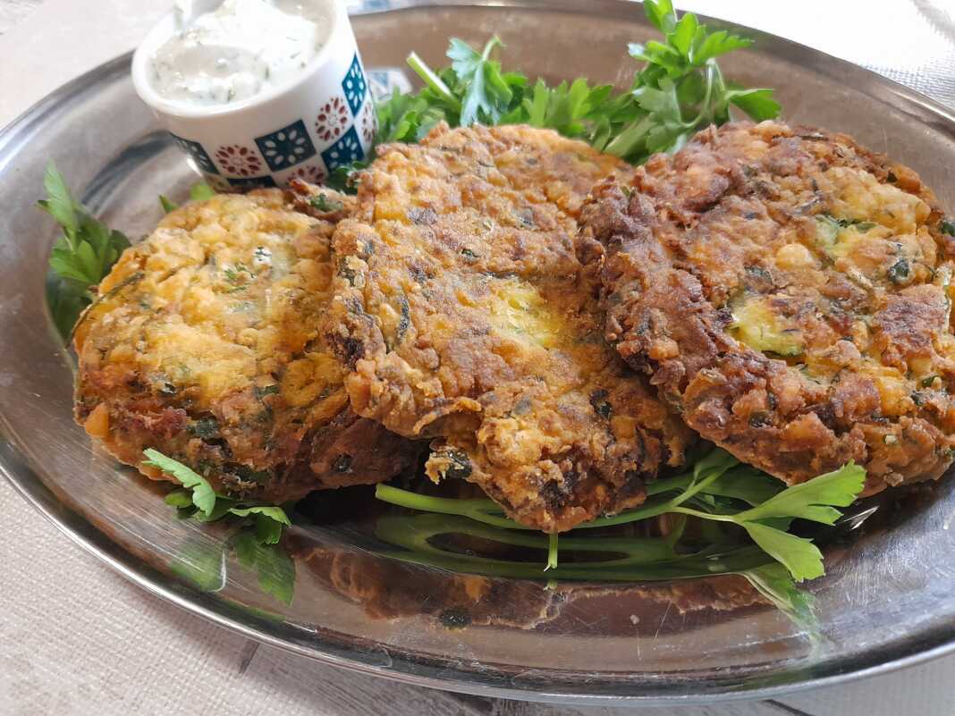 Κεφτεδάκια με καρότο, κολοκυθάκια και ρεβίθια.