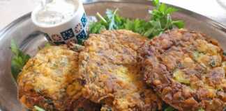 Κεφτεδάκια με καρότο, κολοκυθάκια και ρεβίθια. Κεφτεδάκια με καρότο, κολοκυθάκια και ρεβίθια.