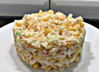 Σαλάτα λάχανο με καβούρια και καλαμπόκι