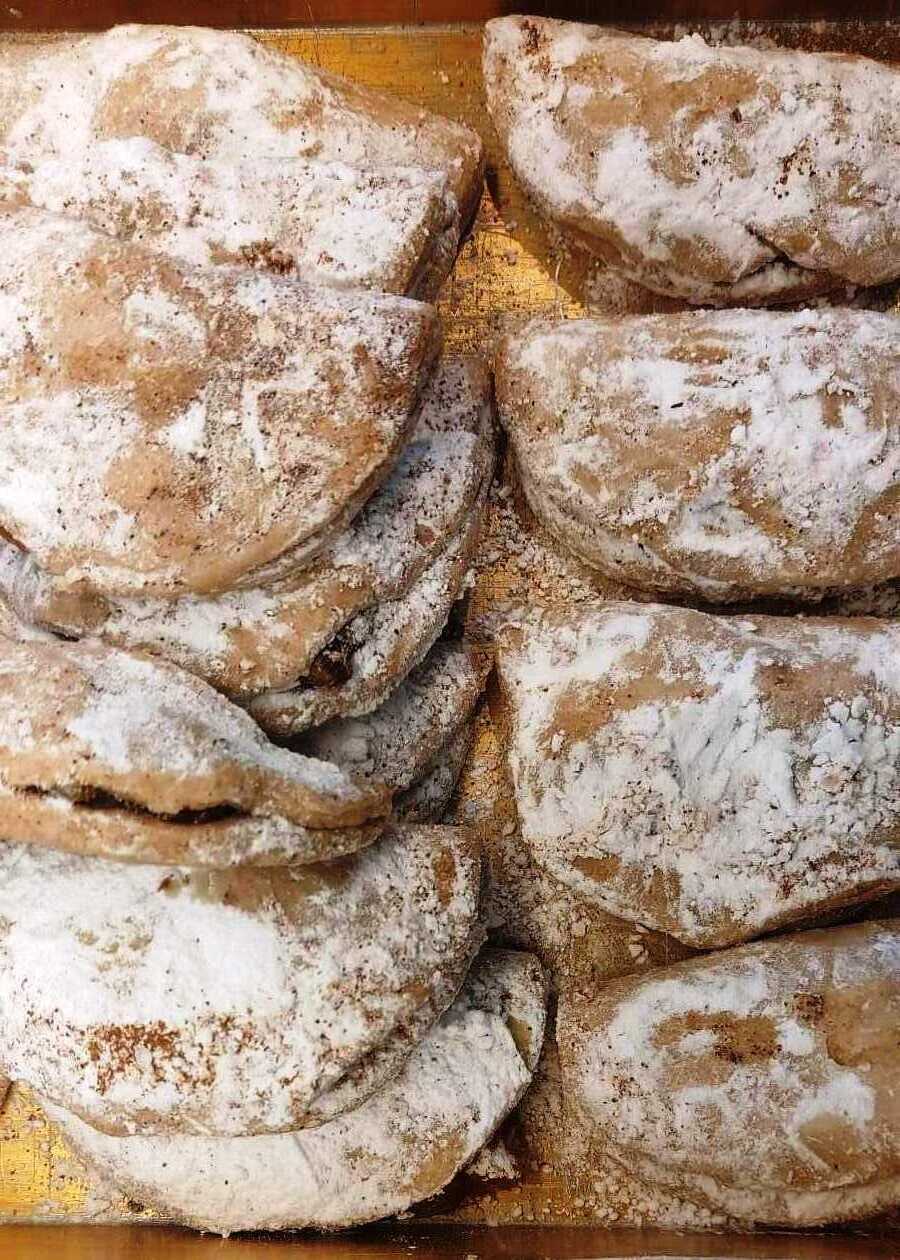 skaltsounia Σκαλτσούνια με μαρμελάδα