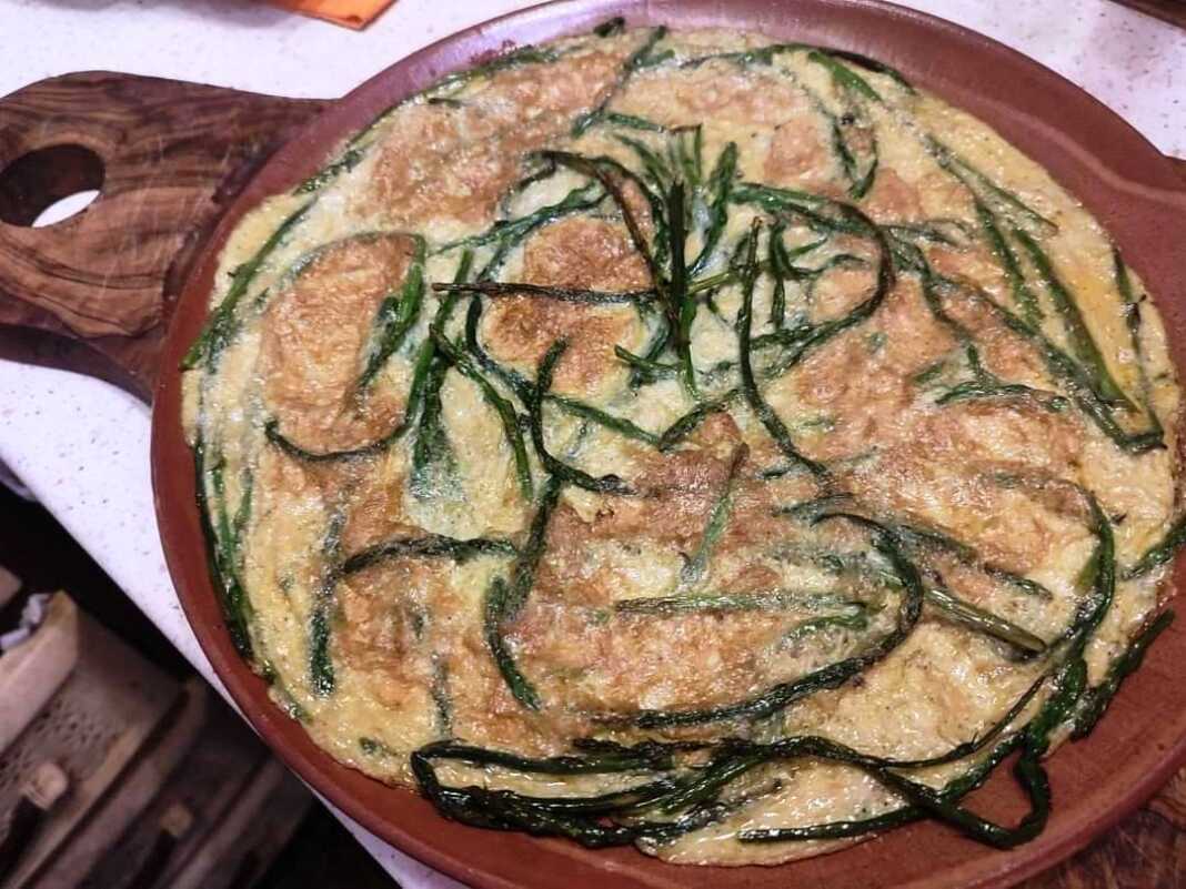 Σπαράγγια με αυγά (ομελέτα)