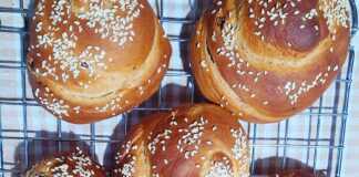 Nηστίσιμα σταφιδόψωμα με ταχίνι