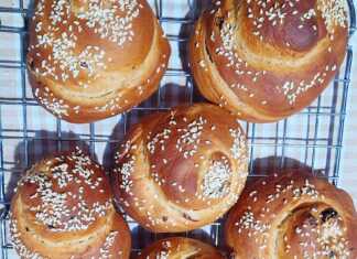 Nηστίσιμα σταφιδόψωμα με ταχίνι