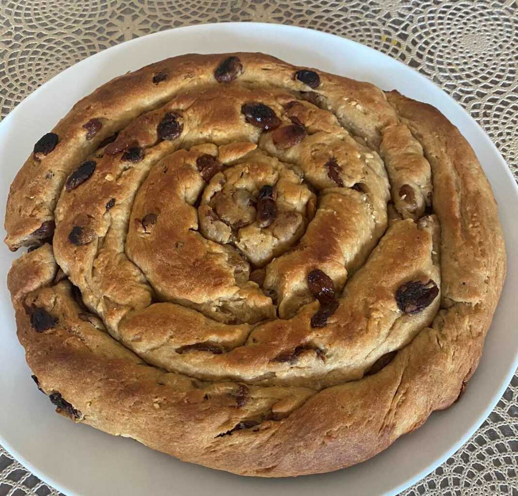 Σταφιδόψωμο στριφτάρι