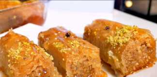 Ένα ολόκληρο ταψί με Νηστίσιμα ΤαχινοΜπακλαβαδάκια, σιροπιασμένα και διακοσμημένα με τριμμένο φιστίκι Αιγίνης, έτοιμα για σερβίρισμα