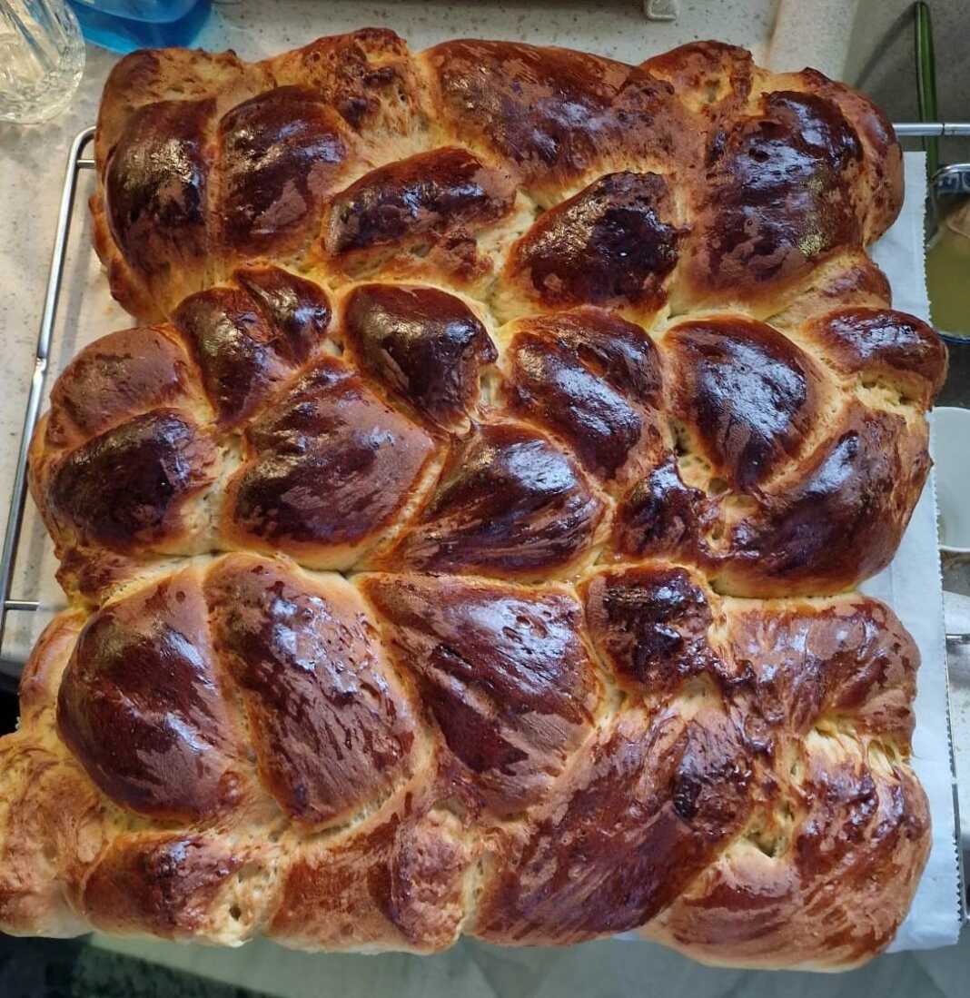 Tσουρέκι με ζαχαρούχο