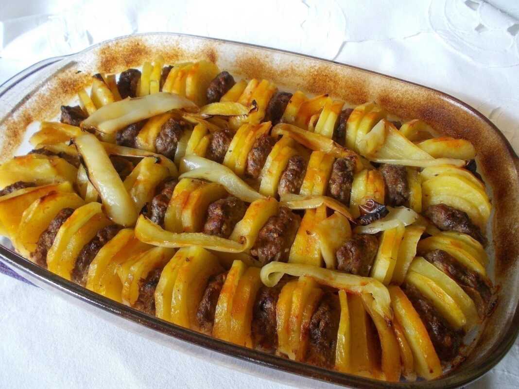 Μπιφτεκάκια με πατάτες στο φούρνο