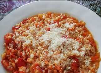 Ρύζι με σάλτσα ντομάτας