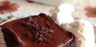 Σιροπιαστή σοκολατόπιτα