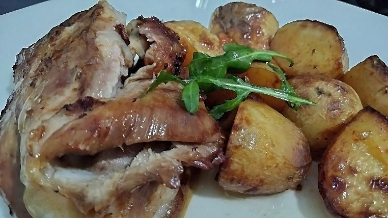 arnakiFournou-transformed Αρνάκι Φούρνου με πατάτες