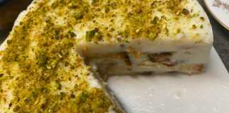 Κέικ με τσουρέκι και κρέμα