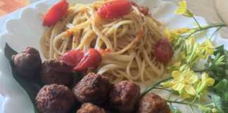 Κεφτεδάκια με ζυμαρικά και ντοματίνια