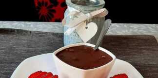 Κρέπες με σπιτική υγρή σοκολάτα