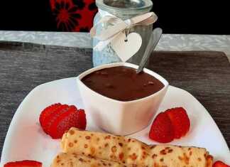 Κρέπες με σπιτική υγρή σοκολάτα