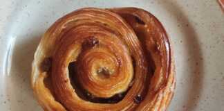 Υπέροχα σταφιδόψωμα με ζύμη κρουασάν