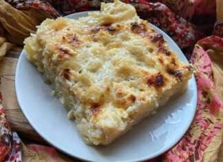 Κοντινό πλάνο σε μια μερίδα από Μακαρόνια Φούρνου χωρίς Κρέμα Γάλακτος.