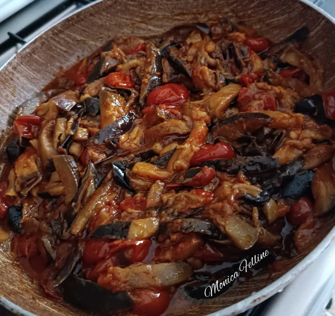 Μελιτζάνες τηγανητές και ντοματίνια