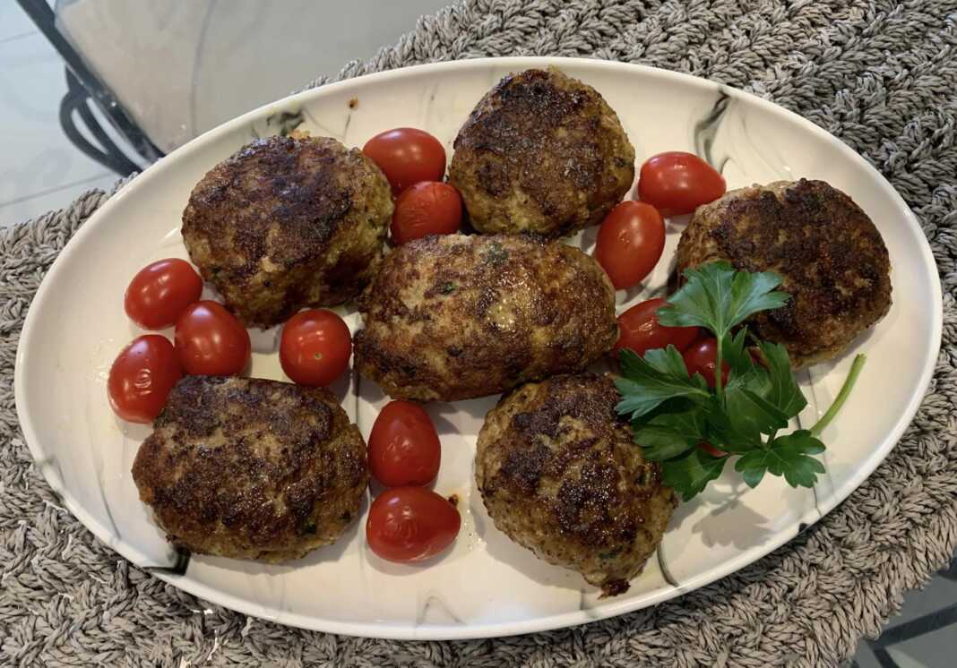 Αφράτα μπιφτέκια γαλοπούλας. 