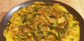 Ομελέτα με άγρια σπαράγγια ομελέτα με άγρια σπαράγγια