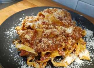 Παπαρδέλες ραγού με κουνέλι