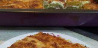 Κοντινό πλάνο στις στρώσεις του τυριού και των πατατών στις Πατάτες Ογκρατέν