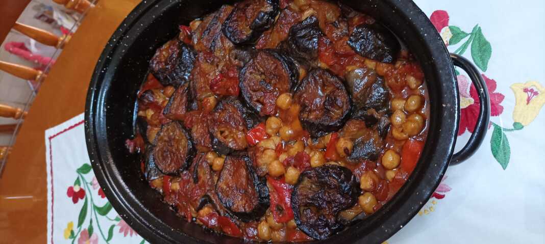 revithiaMelitzanes Ρεβύθια με μελιτζάνες