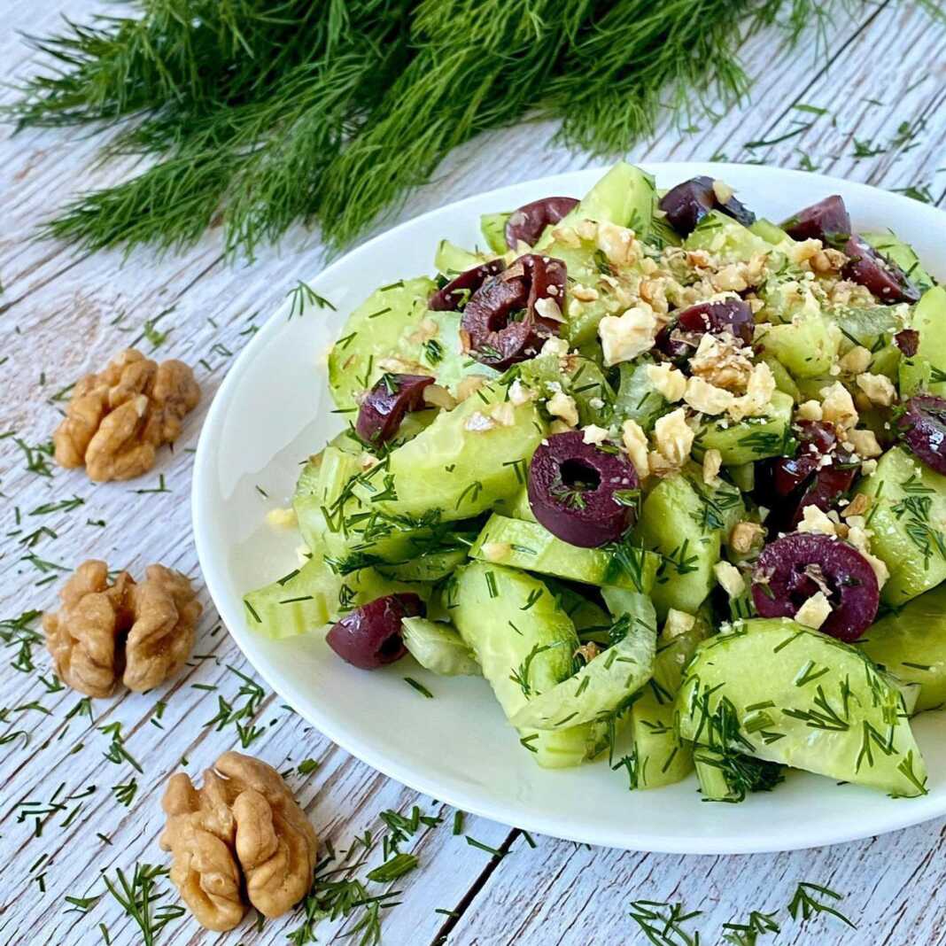 Σαλάτα με αγγούρι και σέλινο