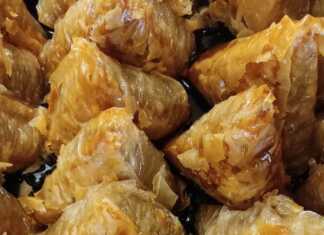 ρίγωνα σιροπιαστά με γέμιση καρυδιού