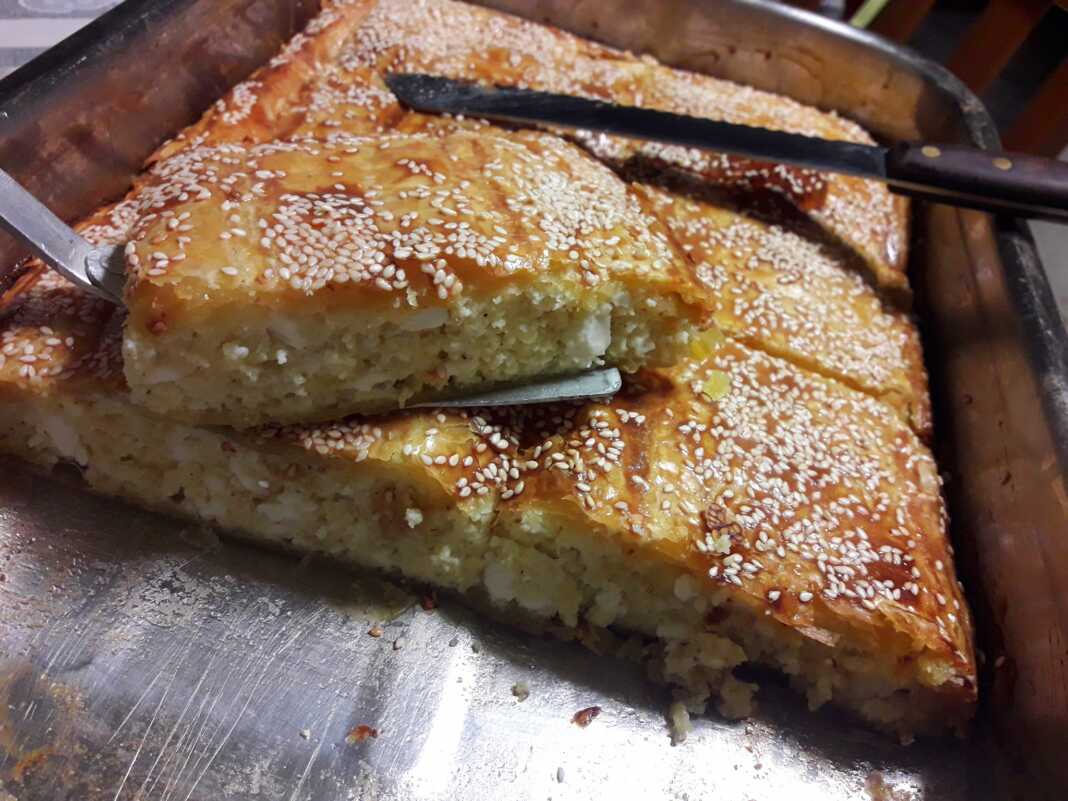 Τυρόπιτα με σιμιγδάλι