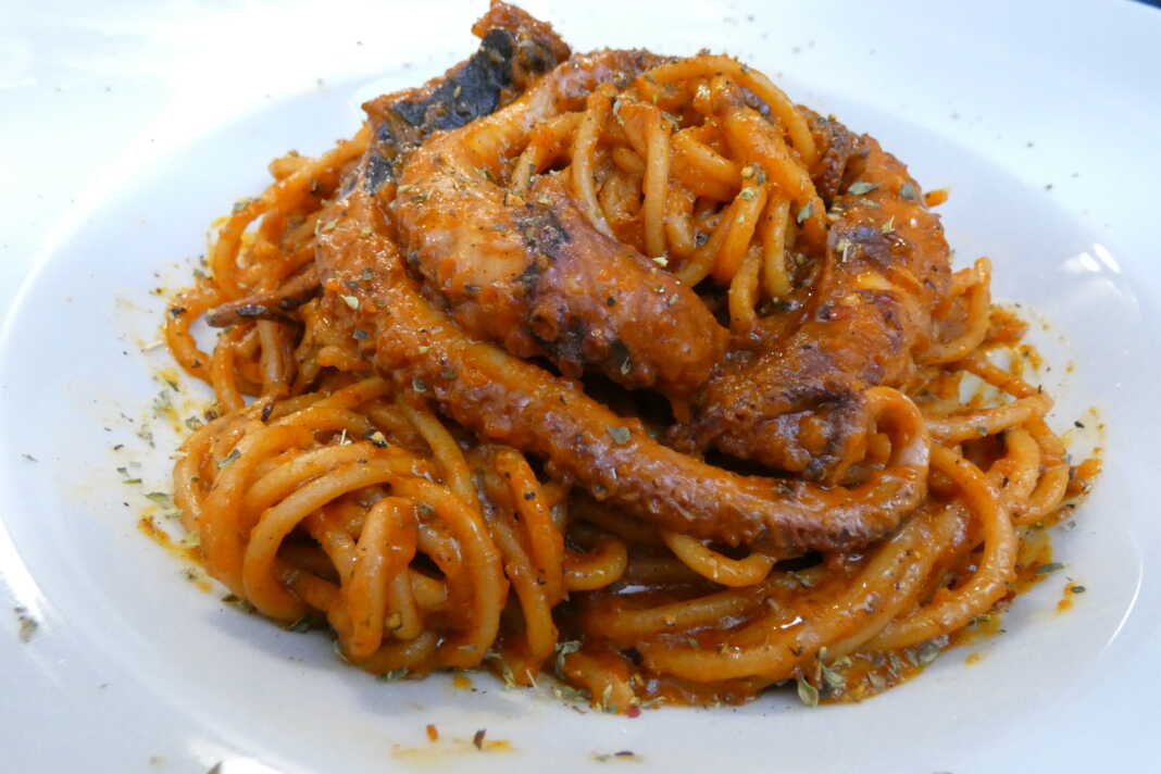 Μακαρονάδα με χταπόδι