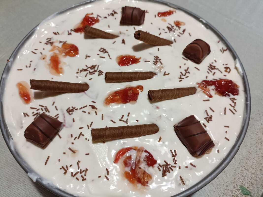 Παγωτο με άρωμα και γεύση τριαντάφυλλο