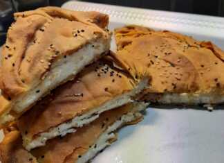 Tυροπιτες με σπιτικο φύλλο και διαφορα τυριά