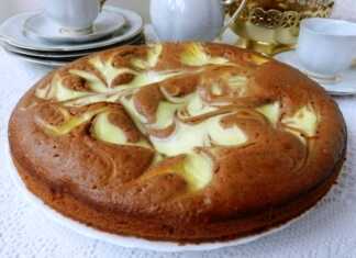 Κέικ με κρέμα γιαουρτιού και κακάο.